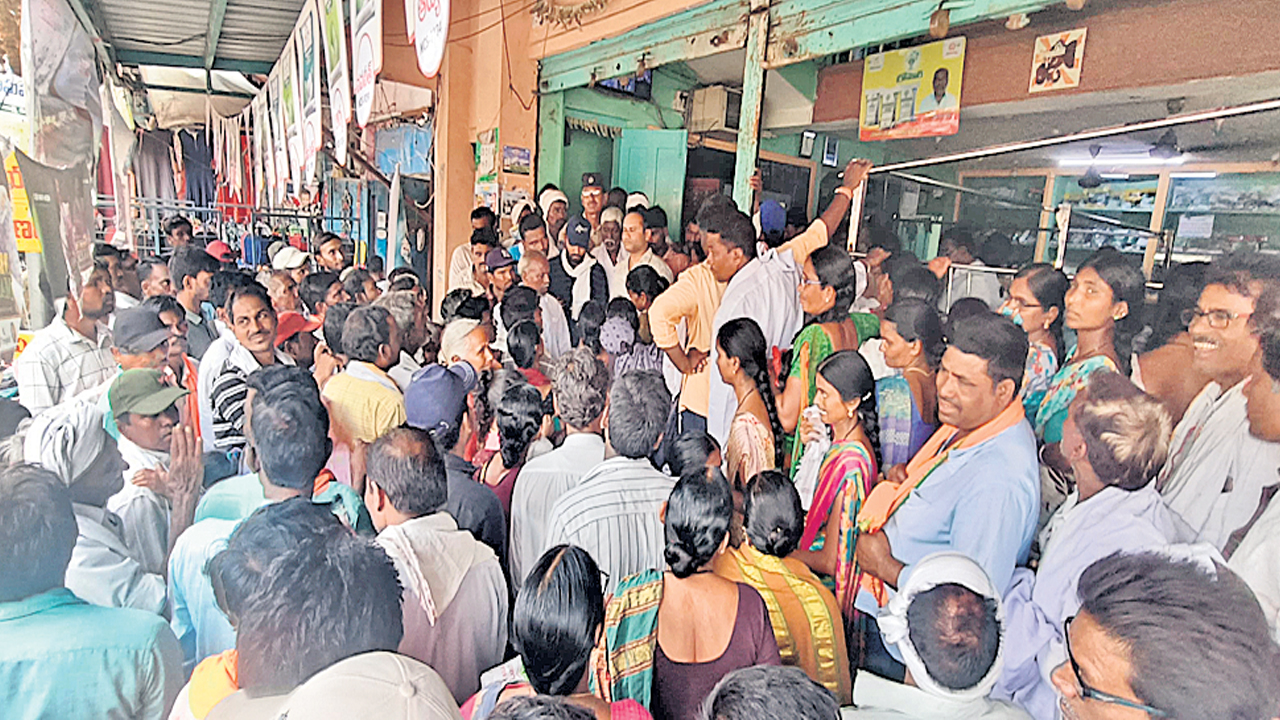 పత్తి విత్తనాల కొరత