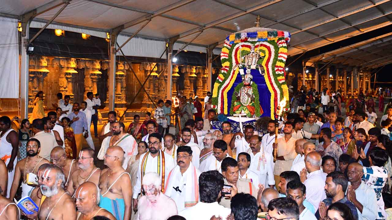 వైభవంగా లక్ష్మీనృసింహుడి జయంత్యుత్సవాలు