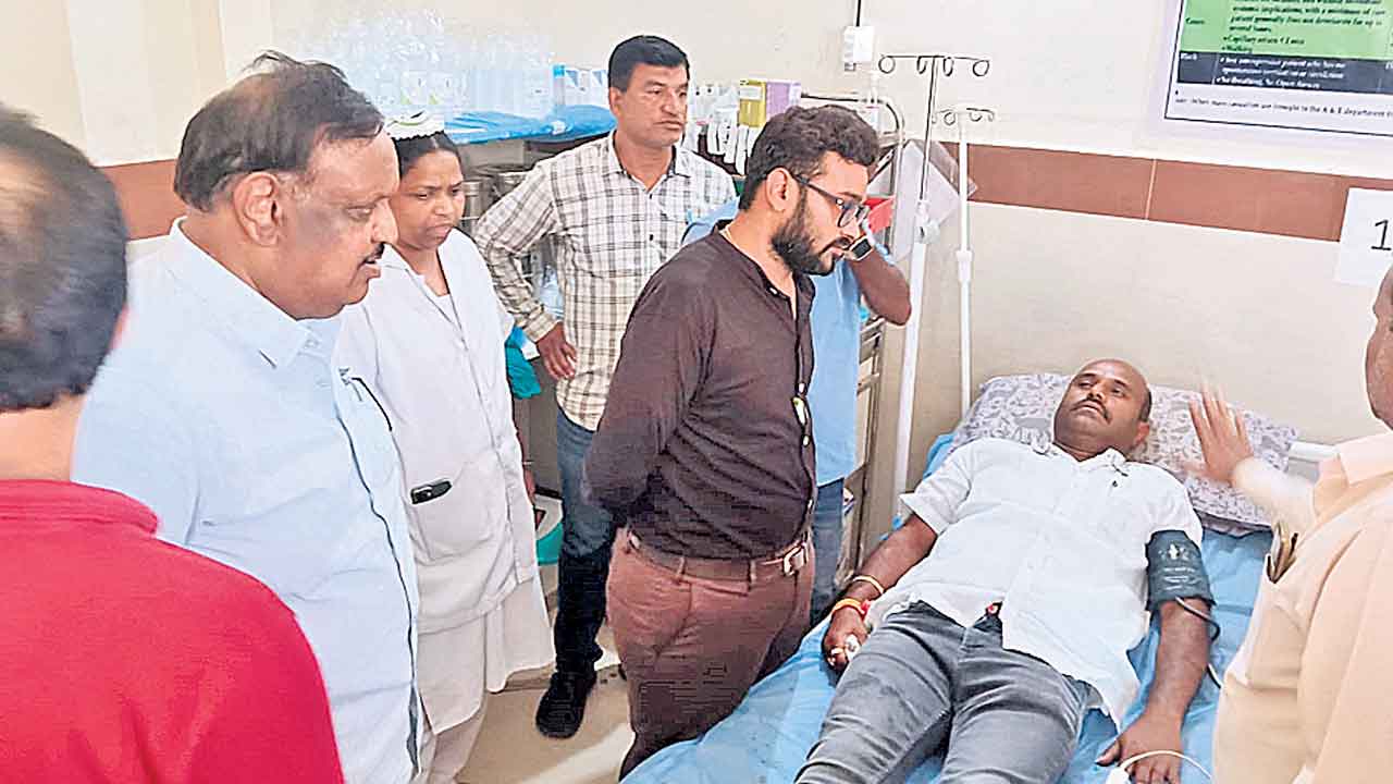 బీఆర్ఎస్ నాయకుడిపై కాంగ్రెస్ దాడి