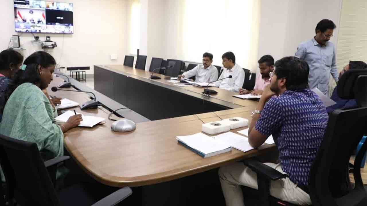 వీసీలో ఈసీఐ రాజీవ్‌కుమార్‌