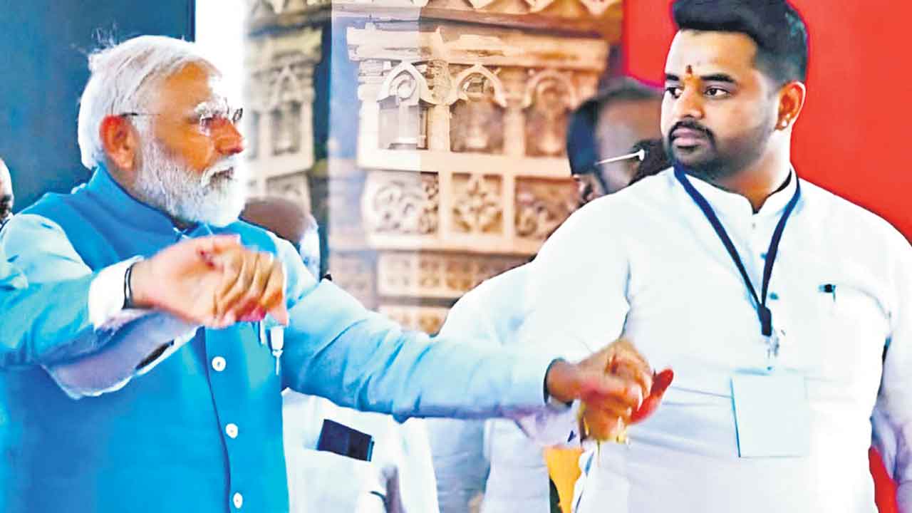 Prajwal Revanna | జ్వలిస్తున్న కర్ణాటక.. ప్రకంపనలు రేపుతున్న ప్రజ్వల్‌ సెక్స్‌ స్కాండల్‌ వ్యవహారం