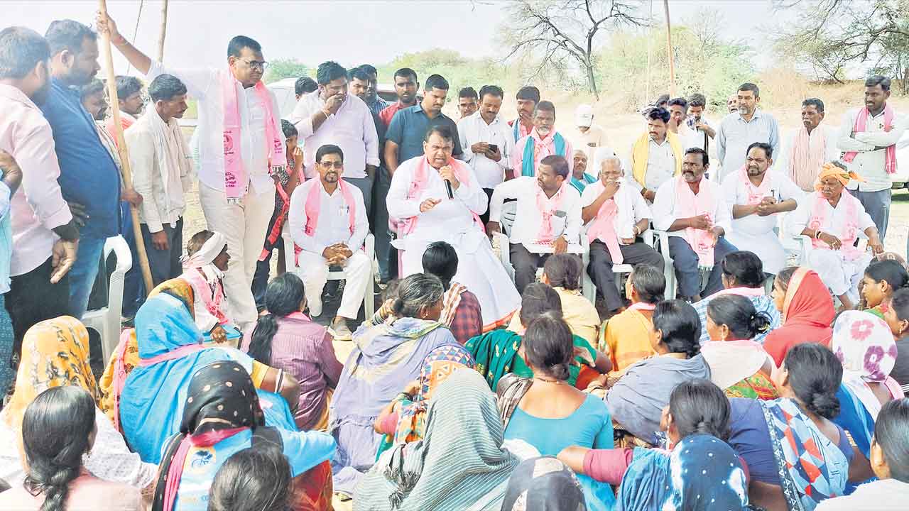అబద్ధాల హస్తం పార్టీకి బుద్ధి చెప్పాలి