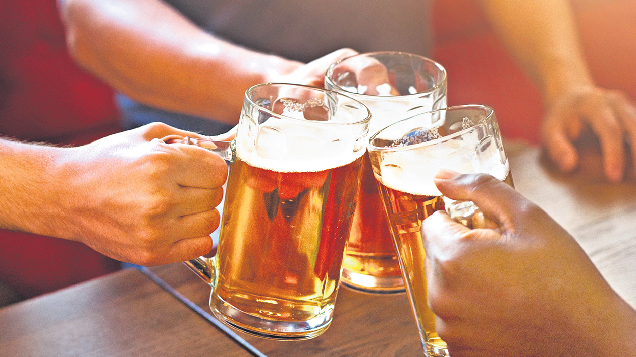 Telangana | లిక్కర్‌ బ్రాండ్ల ప్రమోషన్‌ 5వేల కోట్ల కమీషన్‌!.. అనధికార మద్యం పాలసీకి ప్రభుత్వ పెద్దల స్కెచ్‌