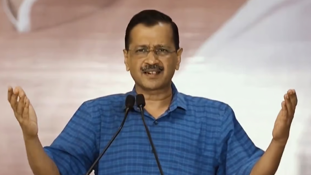 కేజ్రీవాల్‌ లక్ష్యంగా మెట్రో రైళ్లలో గ్రాఫిటీ