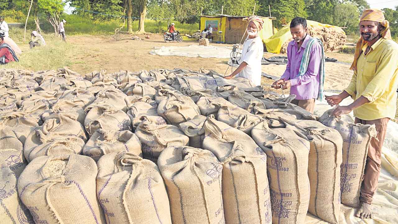 ప్రైవేట్‌ మార్కెట్‌కు ధాన్యం