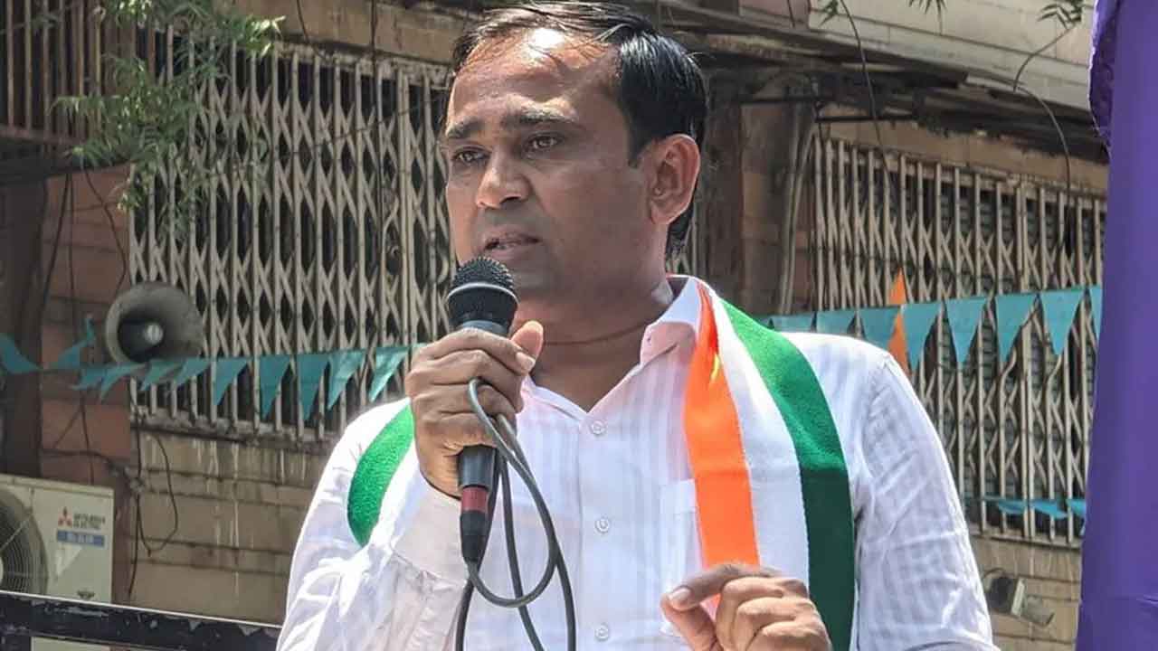 సూరత్‌ అభ్యర్థిని బలపరచినవారిపై కాంగ్రెస్‌ ఫిర్యాదు