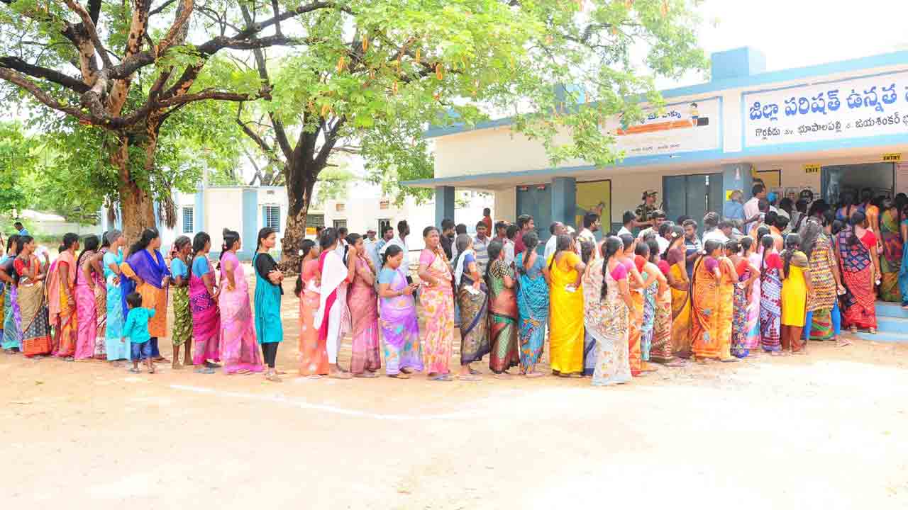 భూపాలపల్లి 65% ములుగు 68.2 %