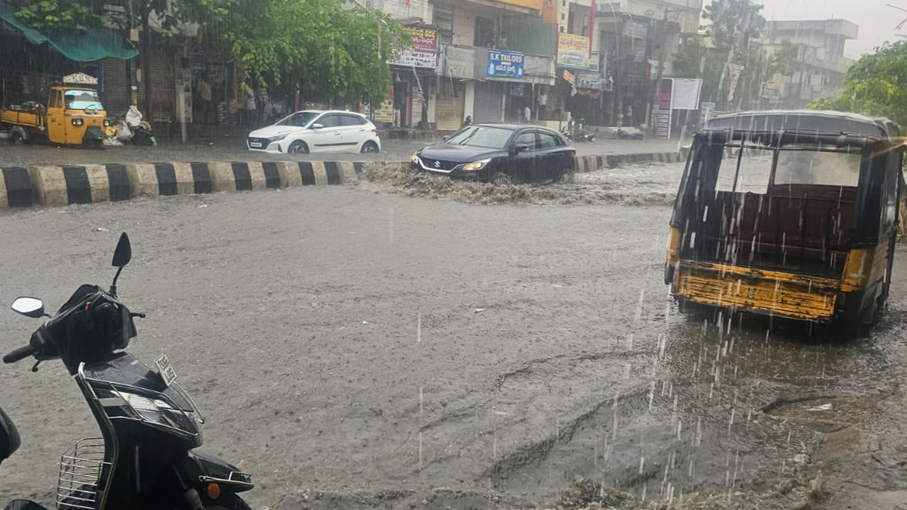 దంచికొట్టిన వాన