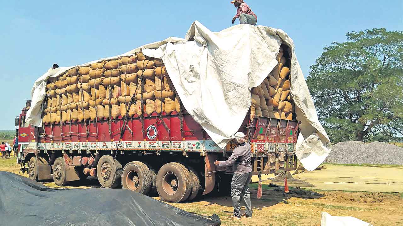 హరీశ్‌రావు రాకతో కదిలిన ధాన్యం