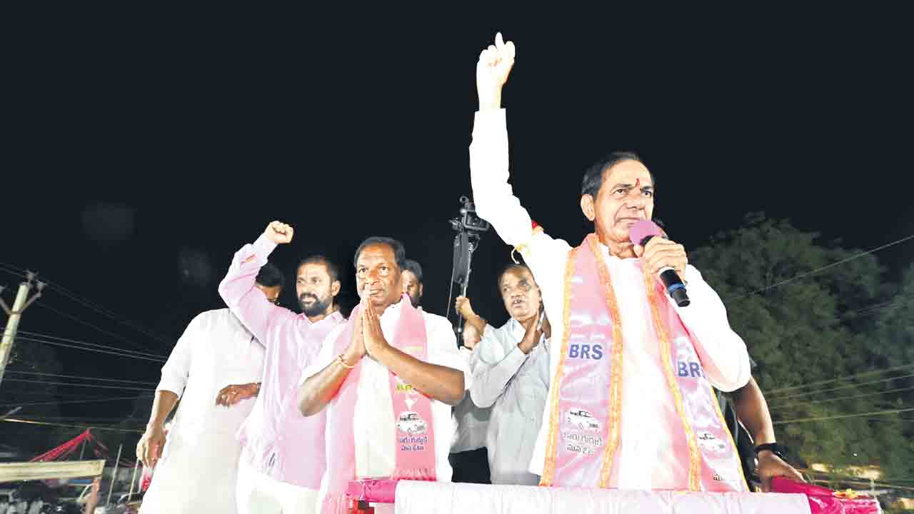 అధినేతకు నీరాజనం