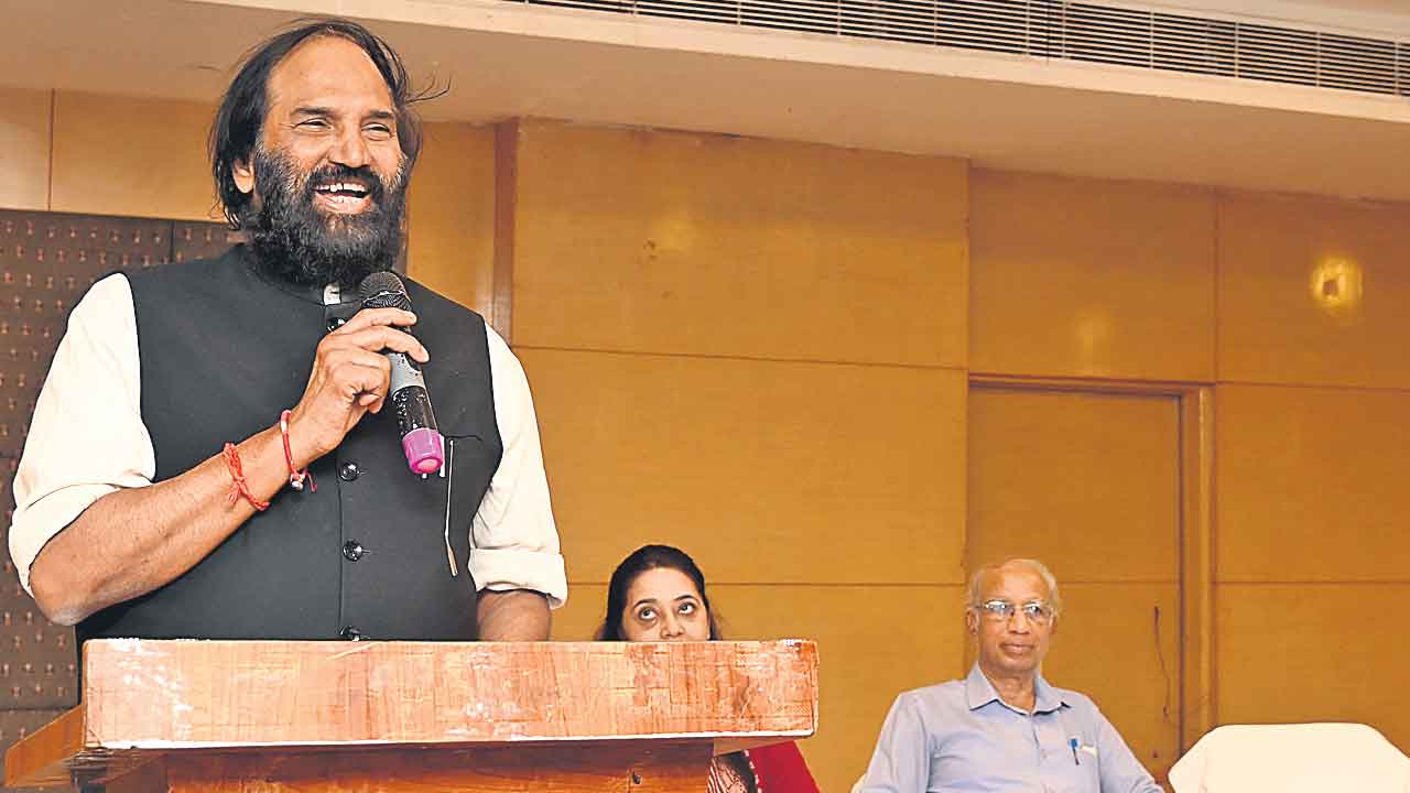 జలవనరుల పరిరక్షణకు వాటర్‌ కమిషన్‌: ఉత్తమ్‌