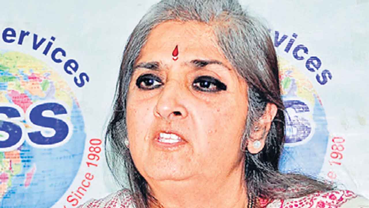 చారిత్రక ఆనవాళ్లను చెరిపేయొద్దు