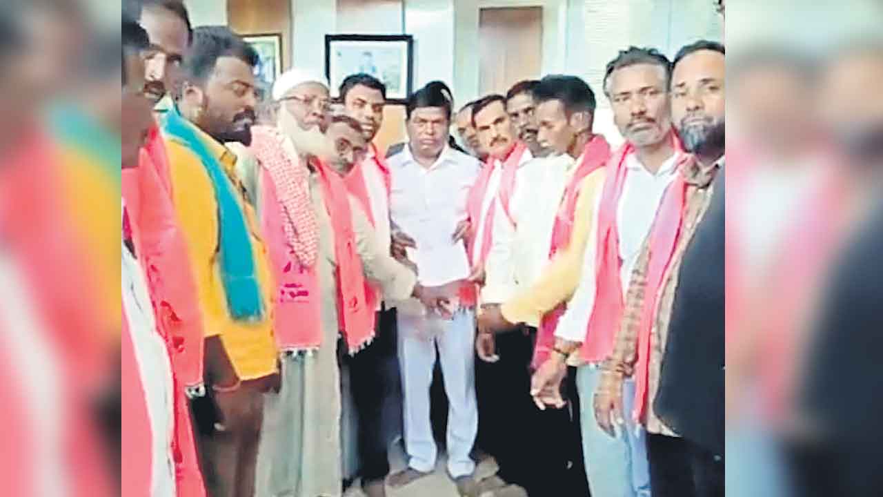 జీవన్‌రెడ్డి సమక్షంలో బీఆర్‌ఎస్‌లో చేరికలు