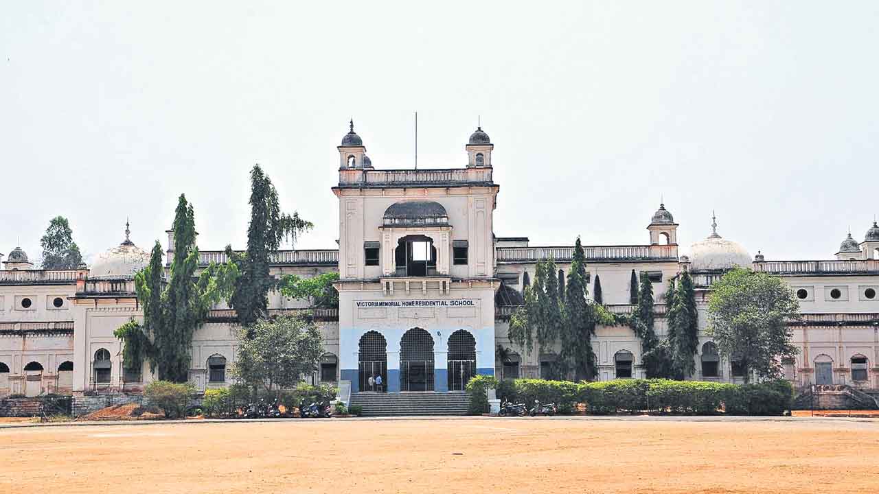 Namaste Effect | విక్టోరియాలో వాదులాట.. ‘నమస్తే’ కథనంతో కంగుతిన్న అధికారులు