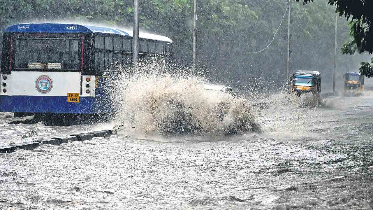 రైడ్‌ బుకింగ్‌ కాకపోవడంతో..