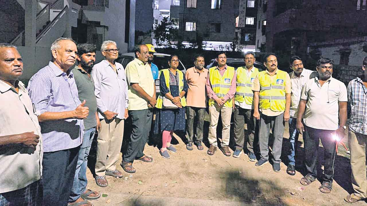 కొమ్మలు.. తీగలు తెగిపడితే