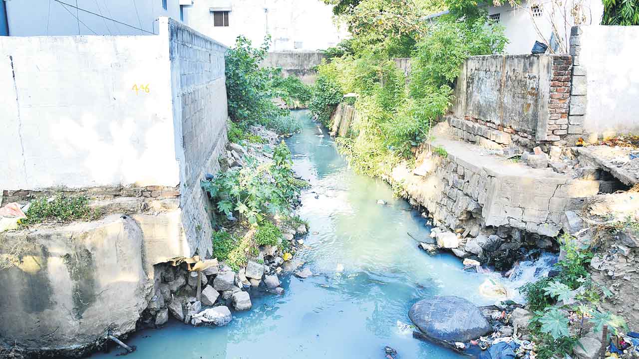 వానకాలం దగ్గరలో సిల్ట్‌ తొలగింపా..?