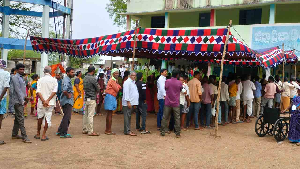 ఓటెత్తిన చైతన్యం..