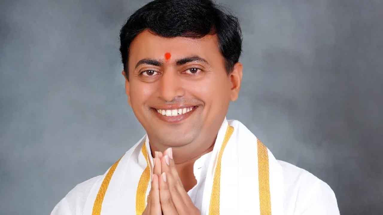 పట్టభద్రుల బీఆర్‌ఎస్‌ ఎమ్మెల్సీ అభ్యర్థిగా రాకేశ్‌రెడ్డి