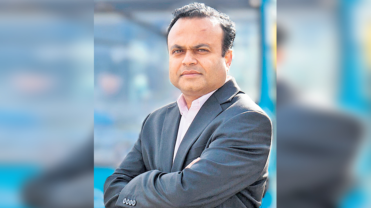 యూకే పార్లమెంట్‌ బరిలో కరీంనగర్‌ బిడ్డ