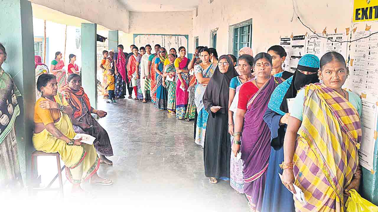 ఓటెత్తి చైతన్యం