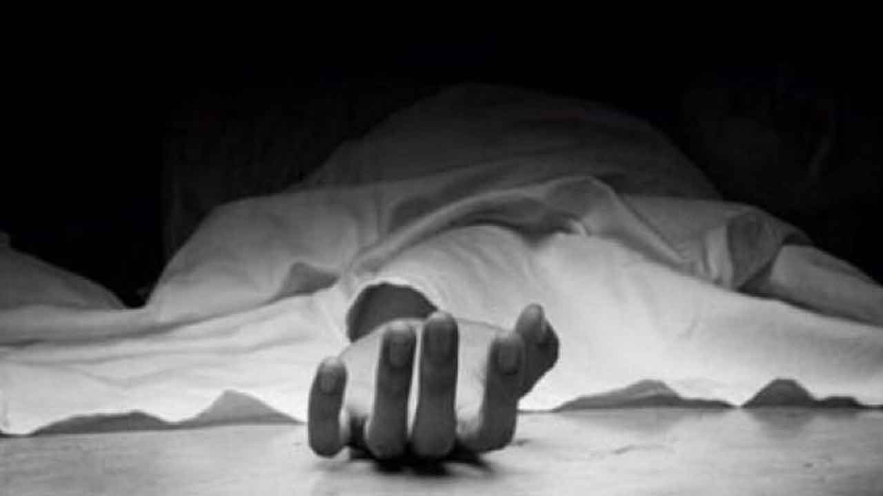 8 మంది కుటుంబసభ్యుల్ని చంపి ఆత్మహత్య