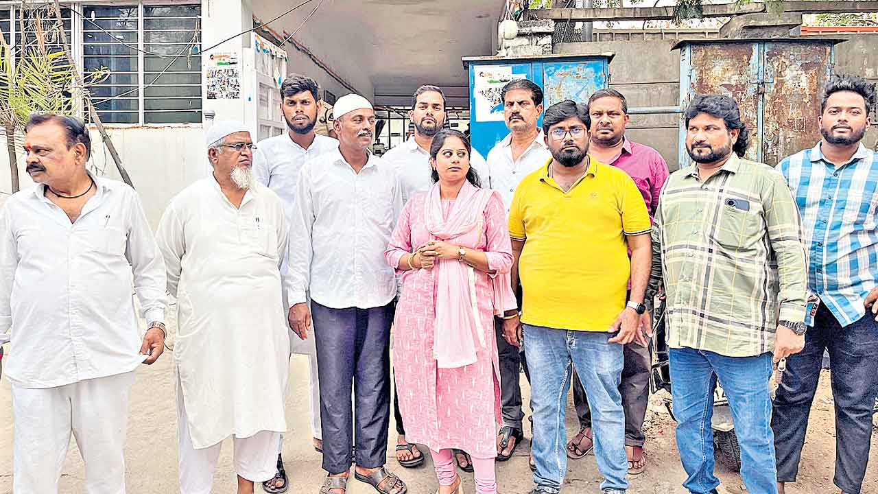 కాంగ్రెస్‌ గుండాగిరి