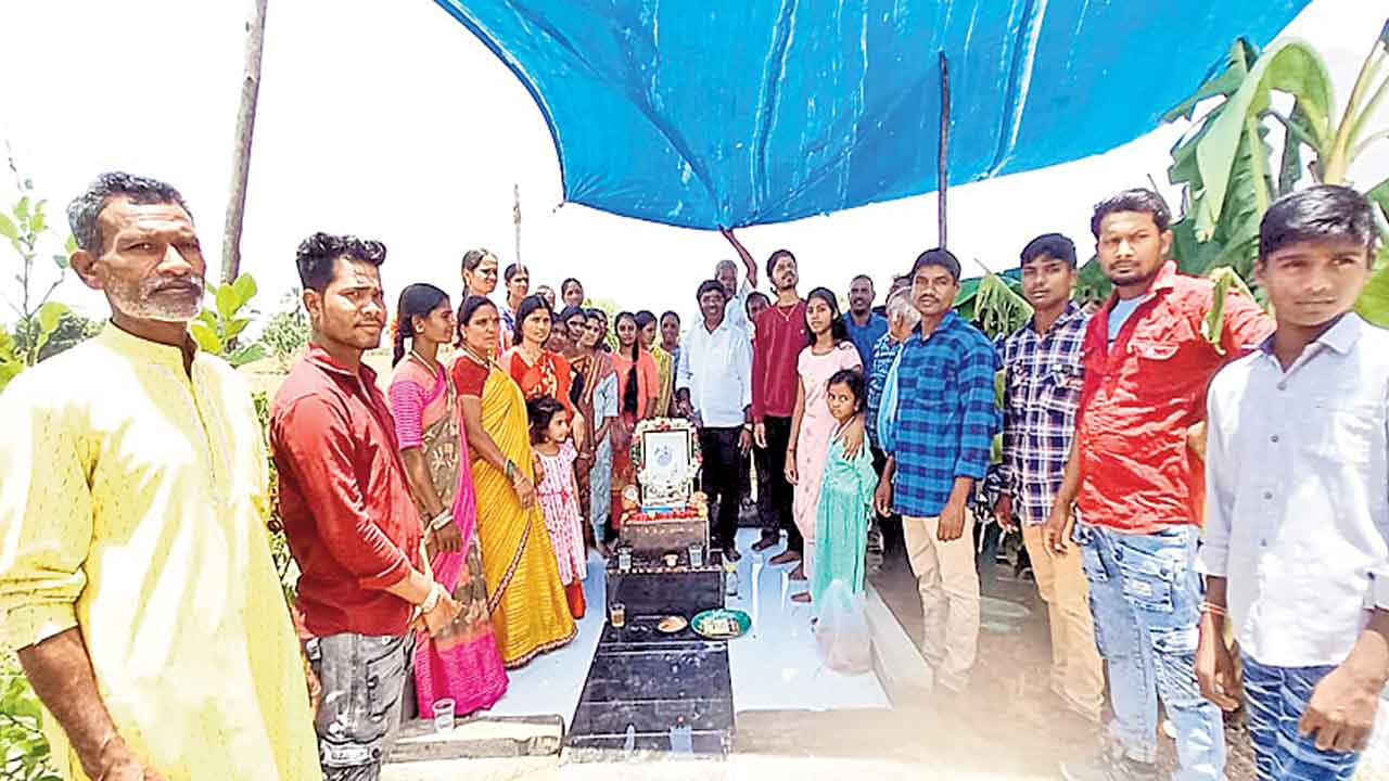 పెంపుడు కుక్కకు దశదినకర్మ