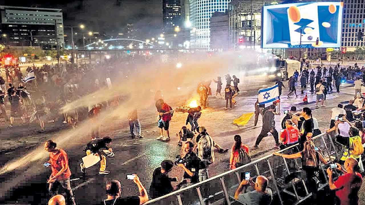 Hamas attacks | ఇజ్రాయెల్‌పై రాకెట్ల వర్షం.. విరుచుకుపడ్డ హమాస్‌