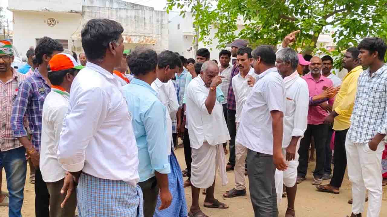 బీఆర్‌ఎస్‌ నాయకులపై దాడి