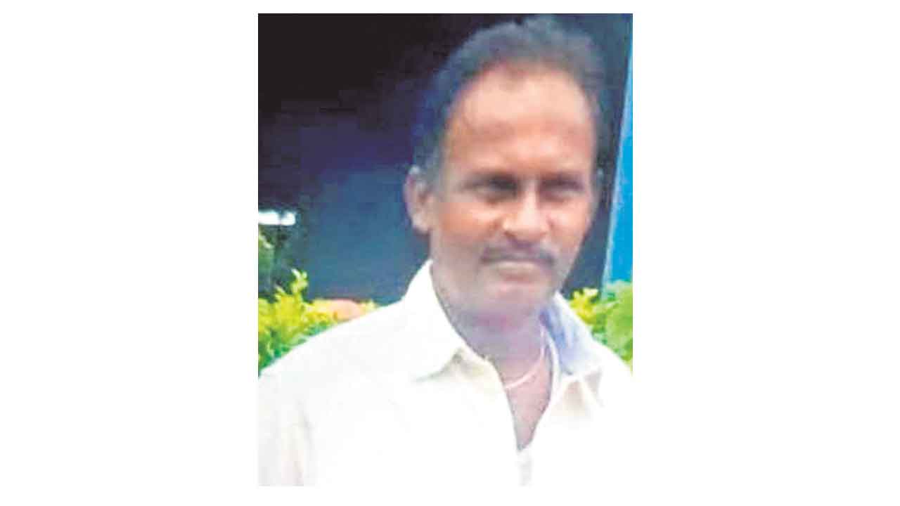 మక్కజొన్న సొప్ప కాలుస్తూ..ఊపిరాడక రైతు మృతి