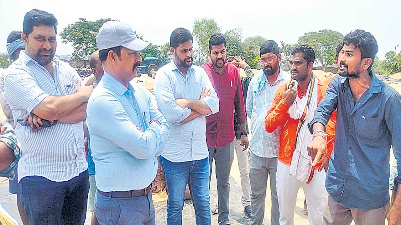 వడ్లు కొంటరా..? అగ్గిపెట్టమంటరా?