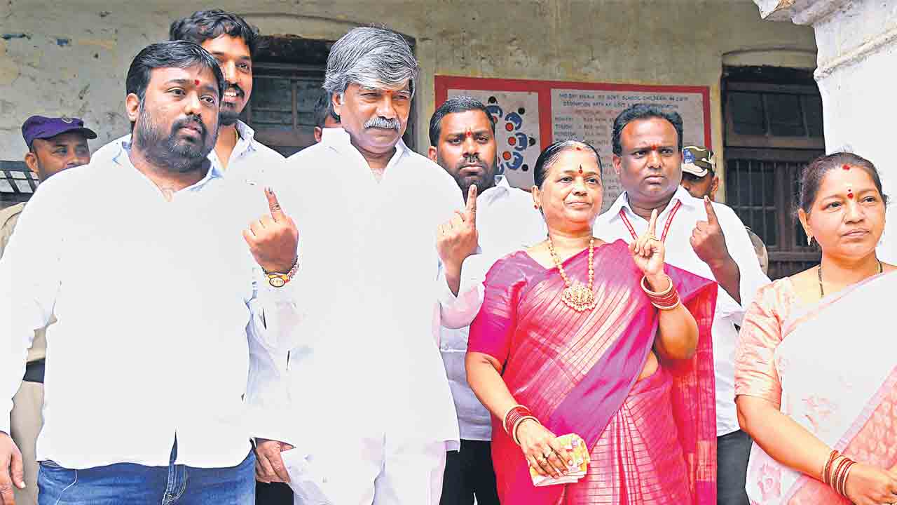 Lok Sabha Polling | తీర్పు నిక్షిప్తం.. స్ట్రాంగ్‌ రూములకు చేరిన ఈవీఎంలు