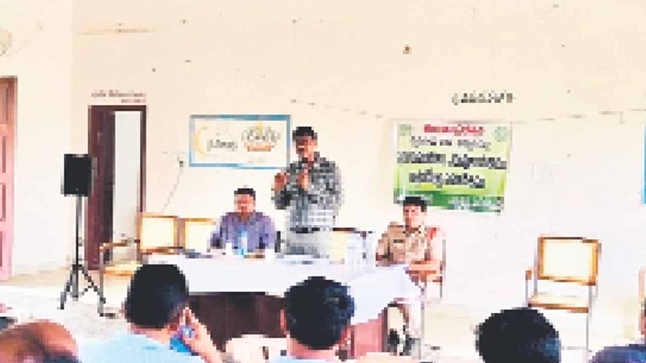 నకిలీ విత్తనాలు విక్రయిస్తే కఠిన చర్యలు