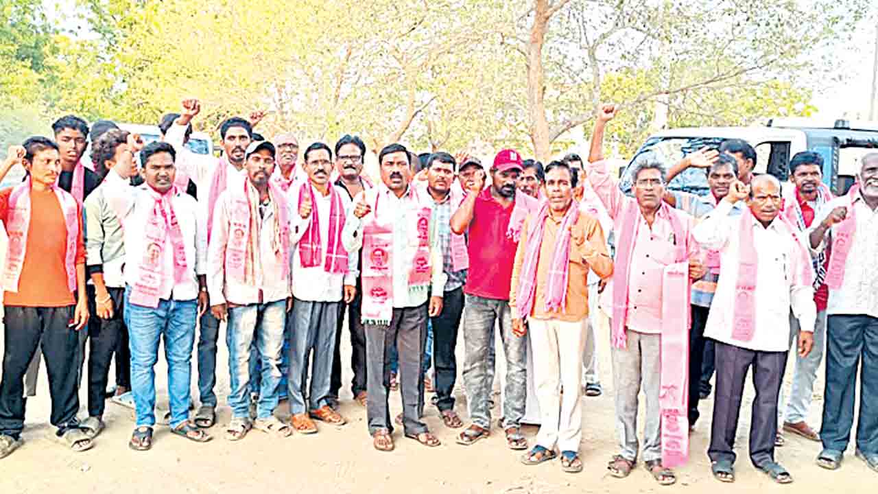 రోడ్‌ షోకు తరలిన బీఆర్‌ఎస్‌ శ్రేణులు
