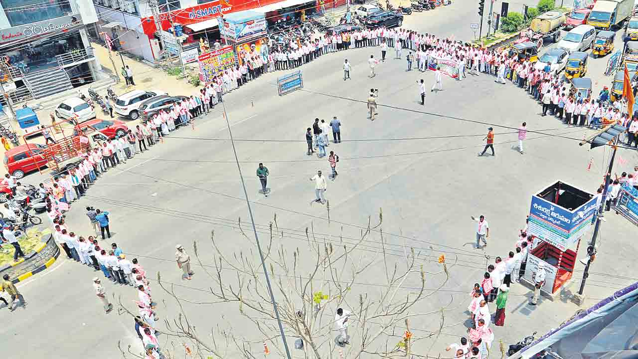 దగా కాంగ్రెస్‌ బోనస్‌పై తిరకాసు