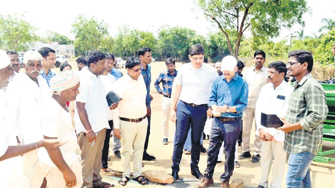 ధాన్యం తరలింపులో జాప్యం వద్దు..