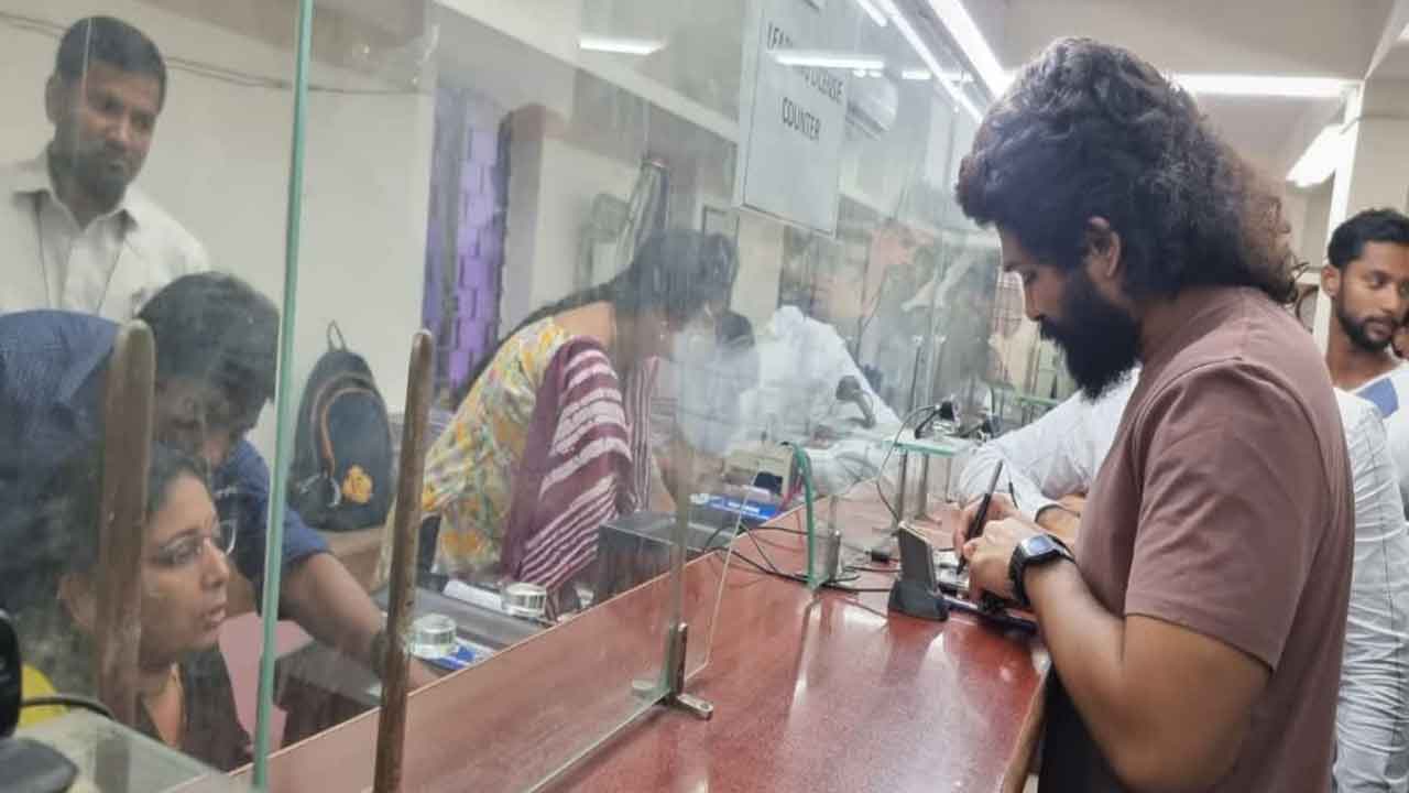 Allu Arjun | అల్లుఅర్జున్‌ సరికొత్త బీఎండబ్ల్యూ కారు.. దాని విలువెంతో తెలుసా?