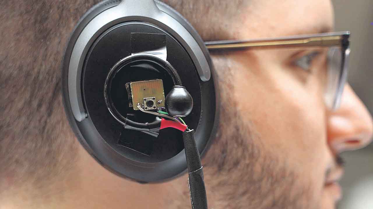 AI Headphone | ఆ హెడ్‌ఫోన్‌తో  వినాలనుకొన్నదే వింటారు.. గుంపులో ఎంతమంది ఉన్నా సాధ్యమే!