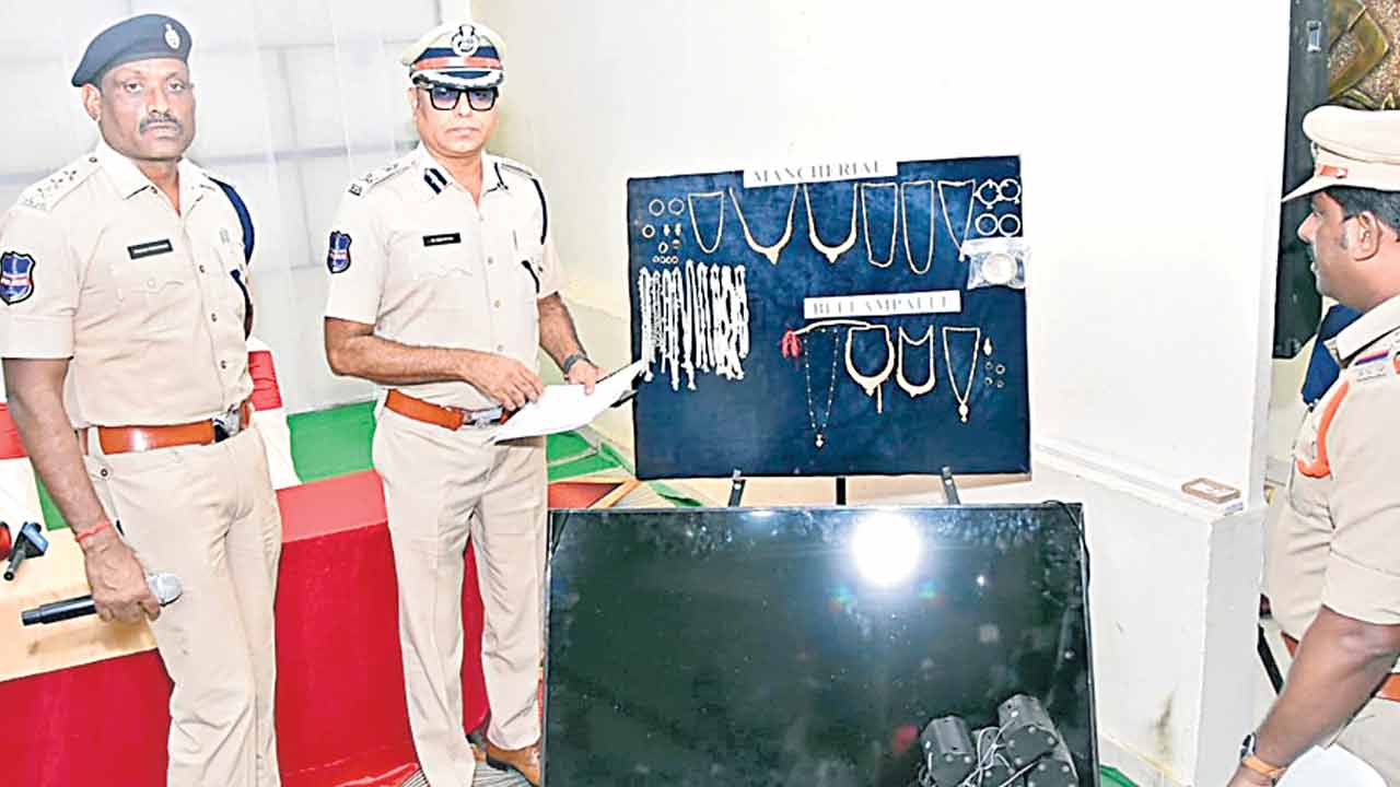 తాళాలు వేసిన ఇండ్లే టార్గెట్‌