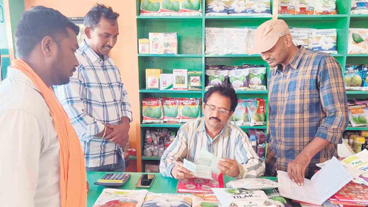 నకిలీ విత్తనాలు అమ్మితే లైసెన్స్‌లు రద్దు