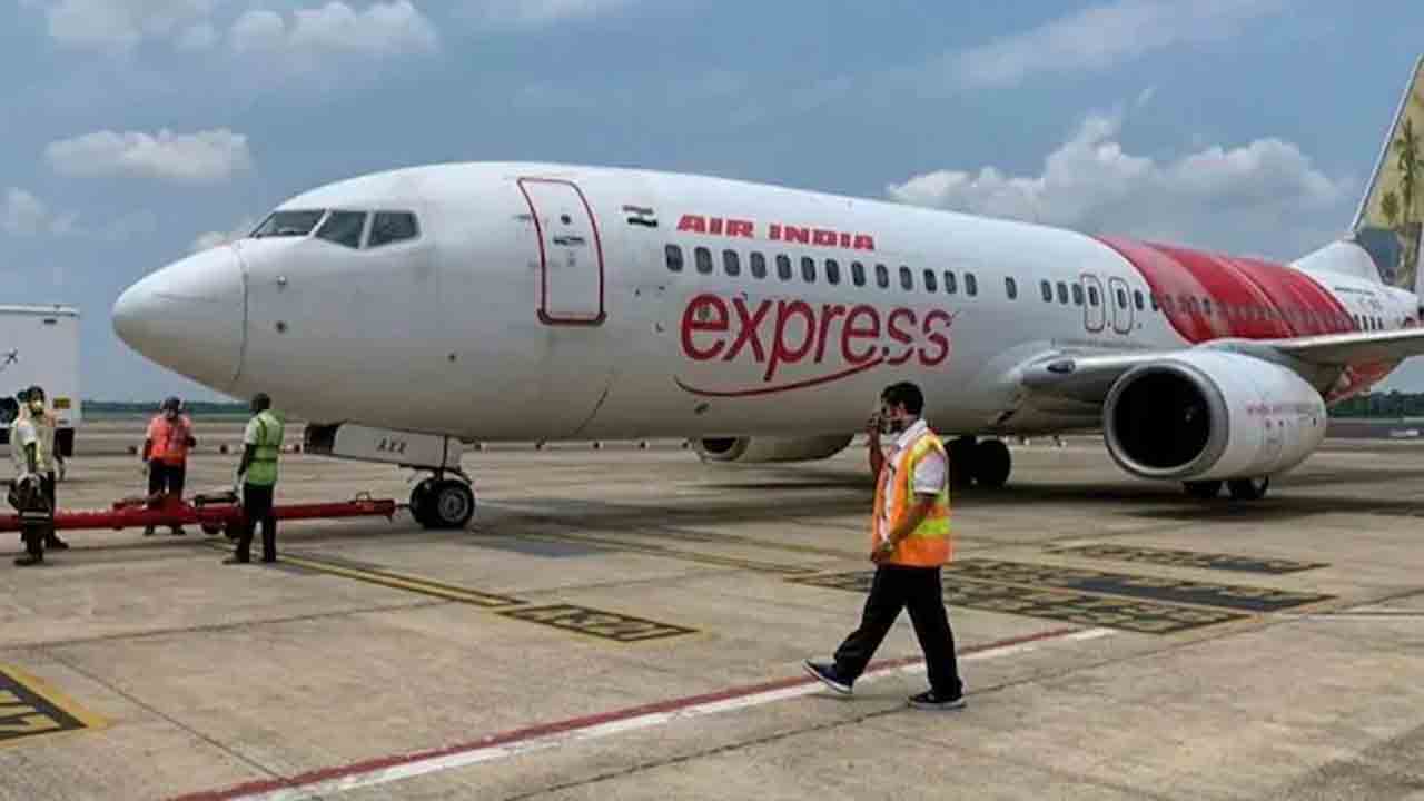 Air India Express | క్రూ సిబ్బంది మూకుమ్మడి సెలవులు.. 30 మందిపై సంస్థ వేటు