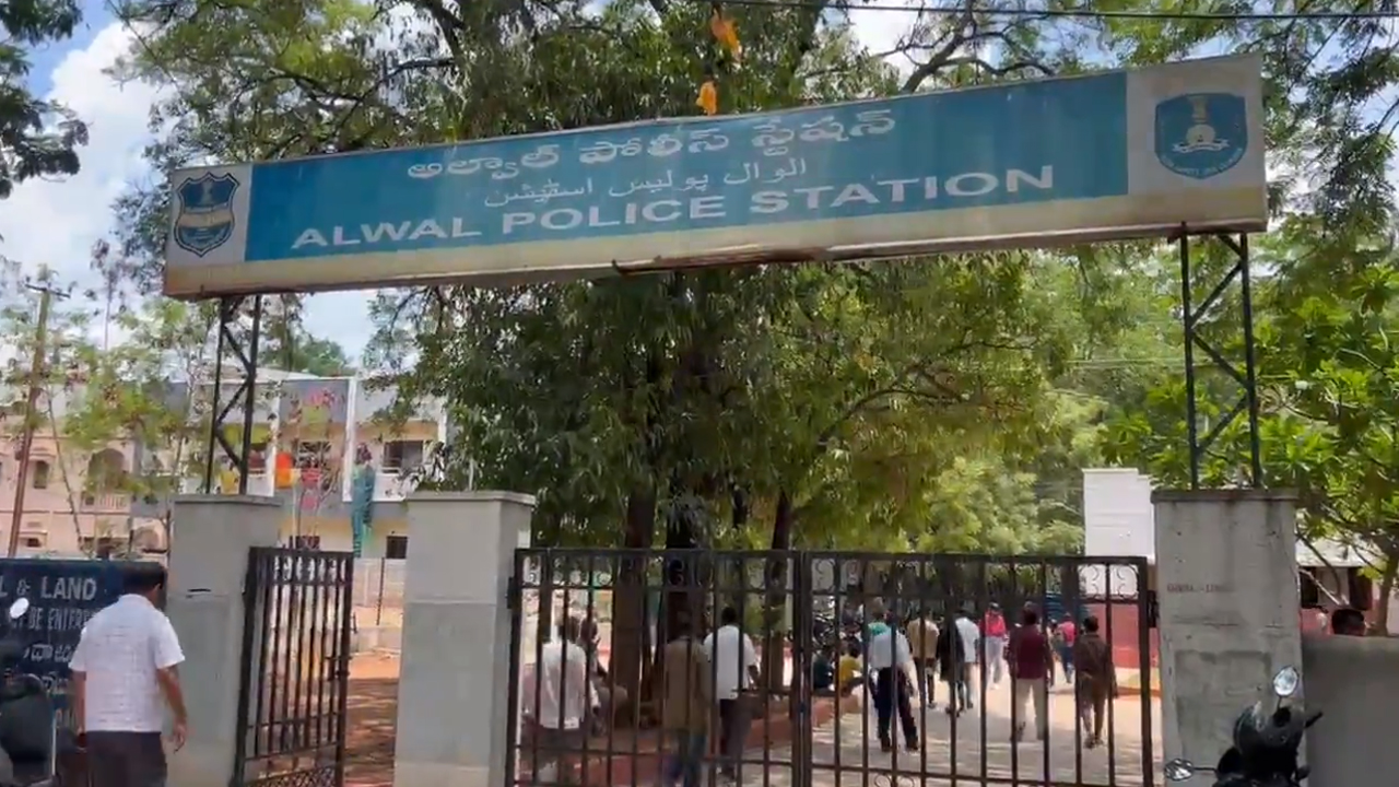 Alwal | భార్య బారి నుంచి కాపాడండి..! పోలీసులకు ఓ భర్త వేడుకోలు..