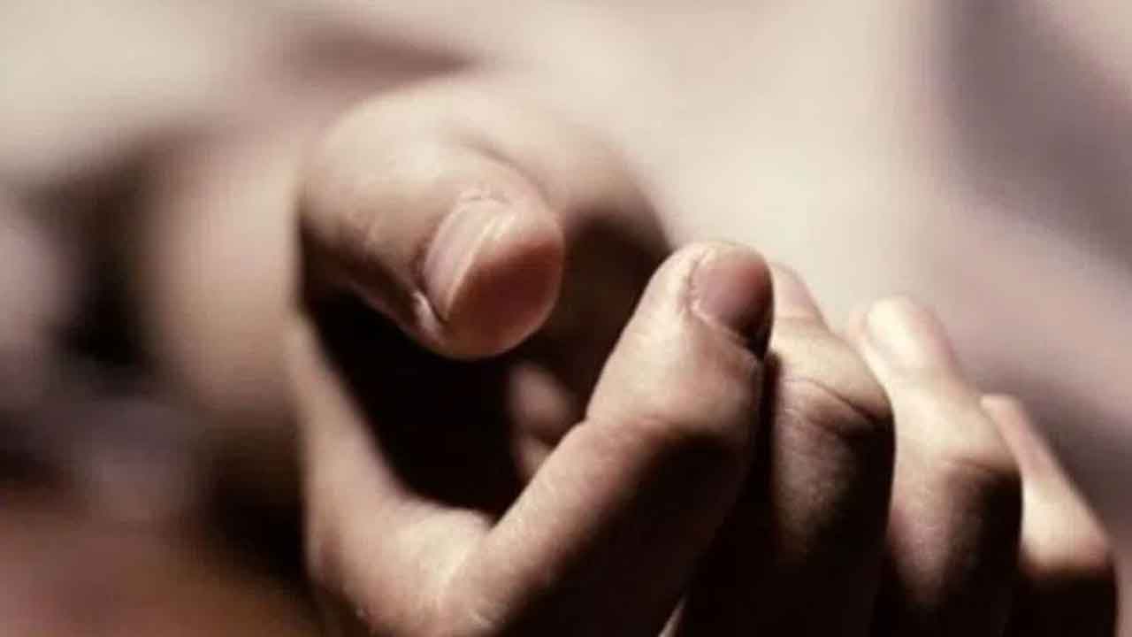 ఆటో డ్రైవర్‌ ఆత్మహత్య