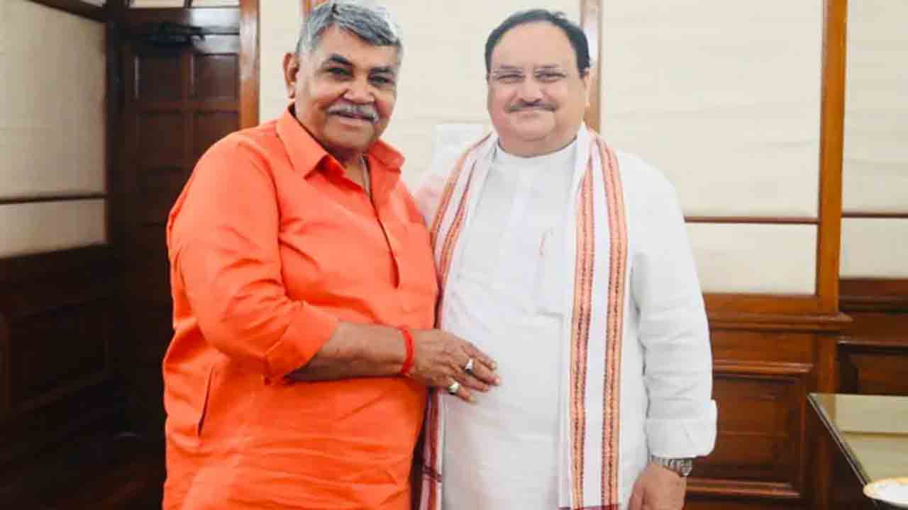BJP Issues Notice To UP MLA | ఇండిపెండెంట్‌గా కొడుకు నామినేషన్‌.. బీజేపీ ఎమ్మెల్యేకు పార్టీ నోటీసు