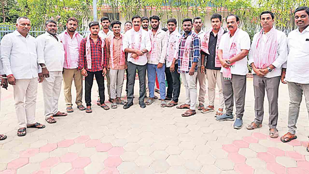 బీఆర్‌ఎస్‌లో చేరికల జోష్‌