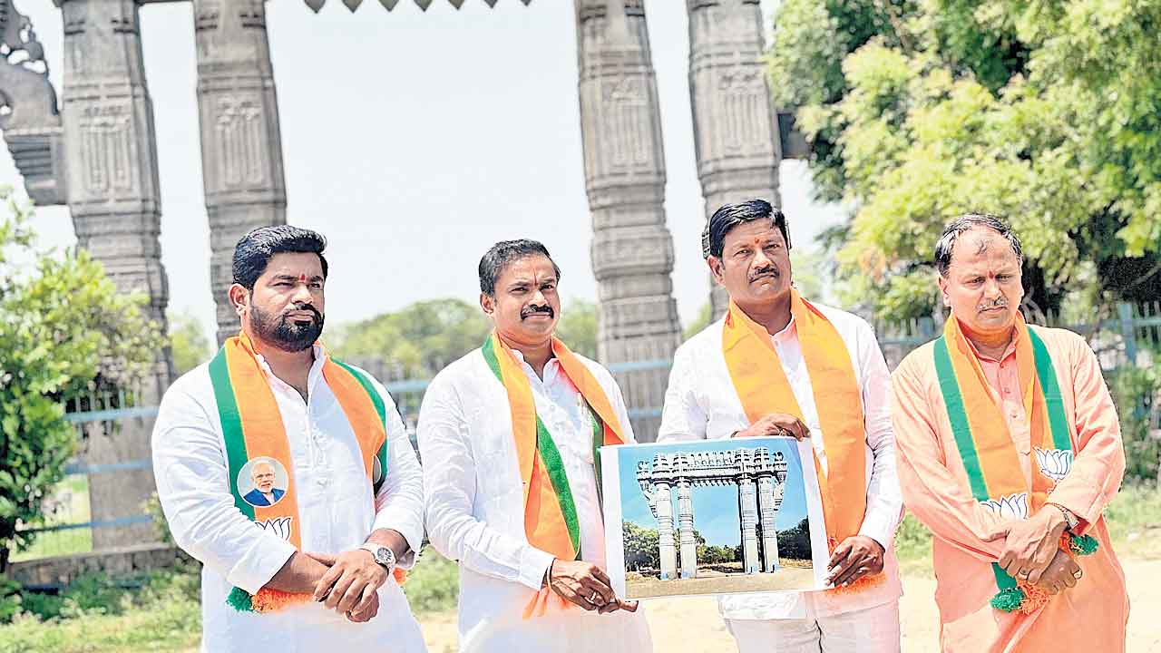 కాకతీయ తోరణం తొలగింపుపై బీజేపీ నిరసన