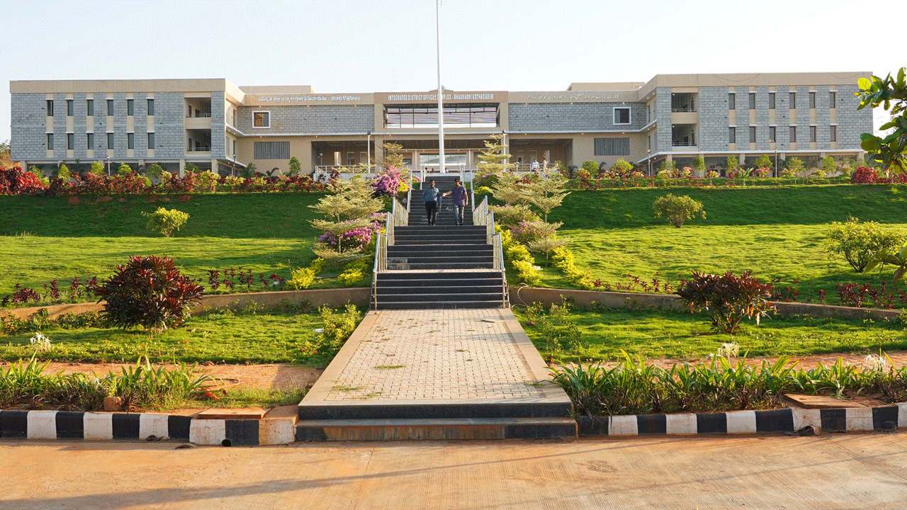 చేరువైన పాలన దూరమయ్యేనా?