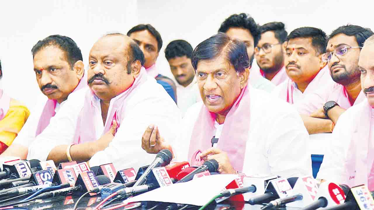 అభివృద్ధా.. విధ్వంసమా..? ఏది కావాలో ప్రజలే ఆలోచించాలి