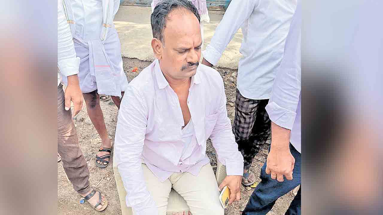 బీఆర్‌ఎస్‌ ఎంపీటీసీపై కాంగ్రెస్‌ నేతల దాడి